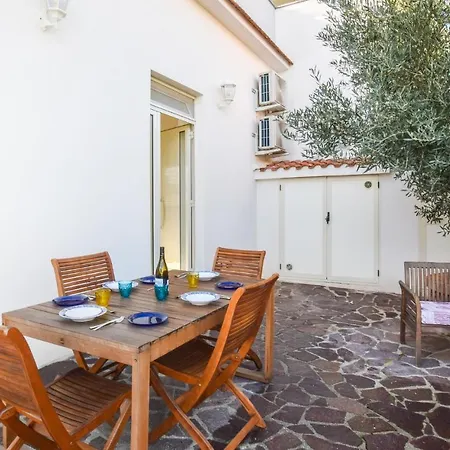 Amazing In Caminia With House Sea View דירה